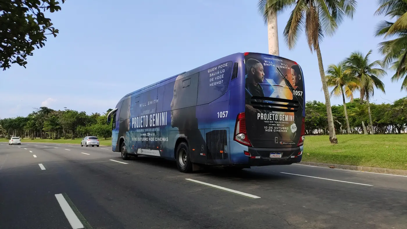 Ônibus envelopado na Barra da Tijuca